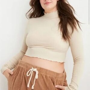Aerie Long Sleeve Cropped Mock Neck Long sleeve T-Shirt scalloped hem size L tan